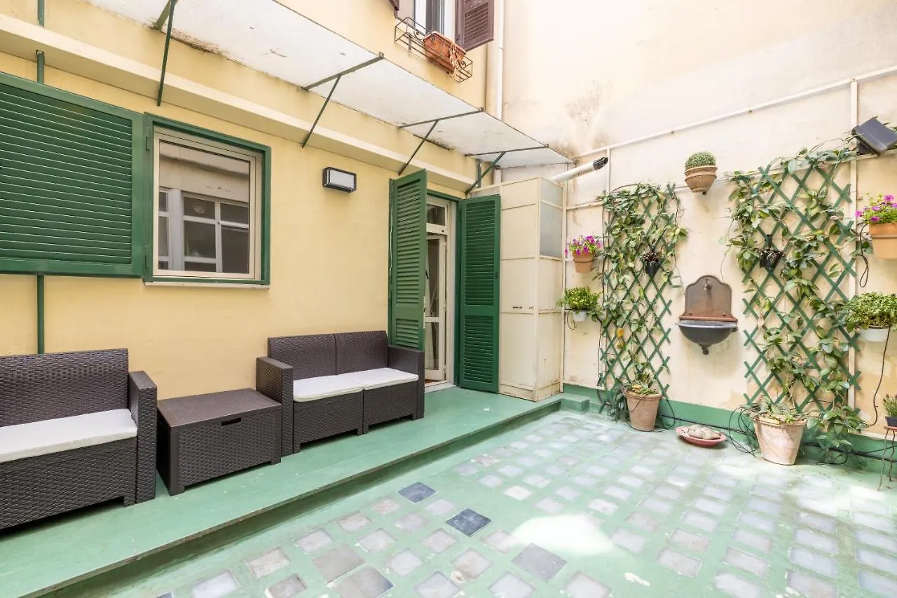 Charming Apartment With Patio A Few Steps From Colosseum Italy