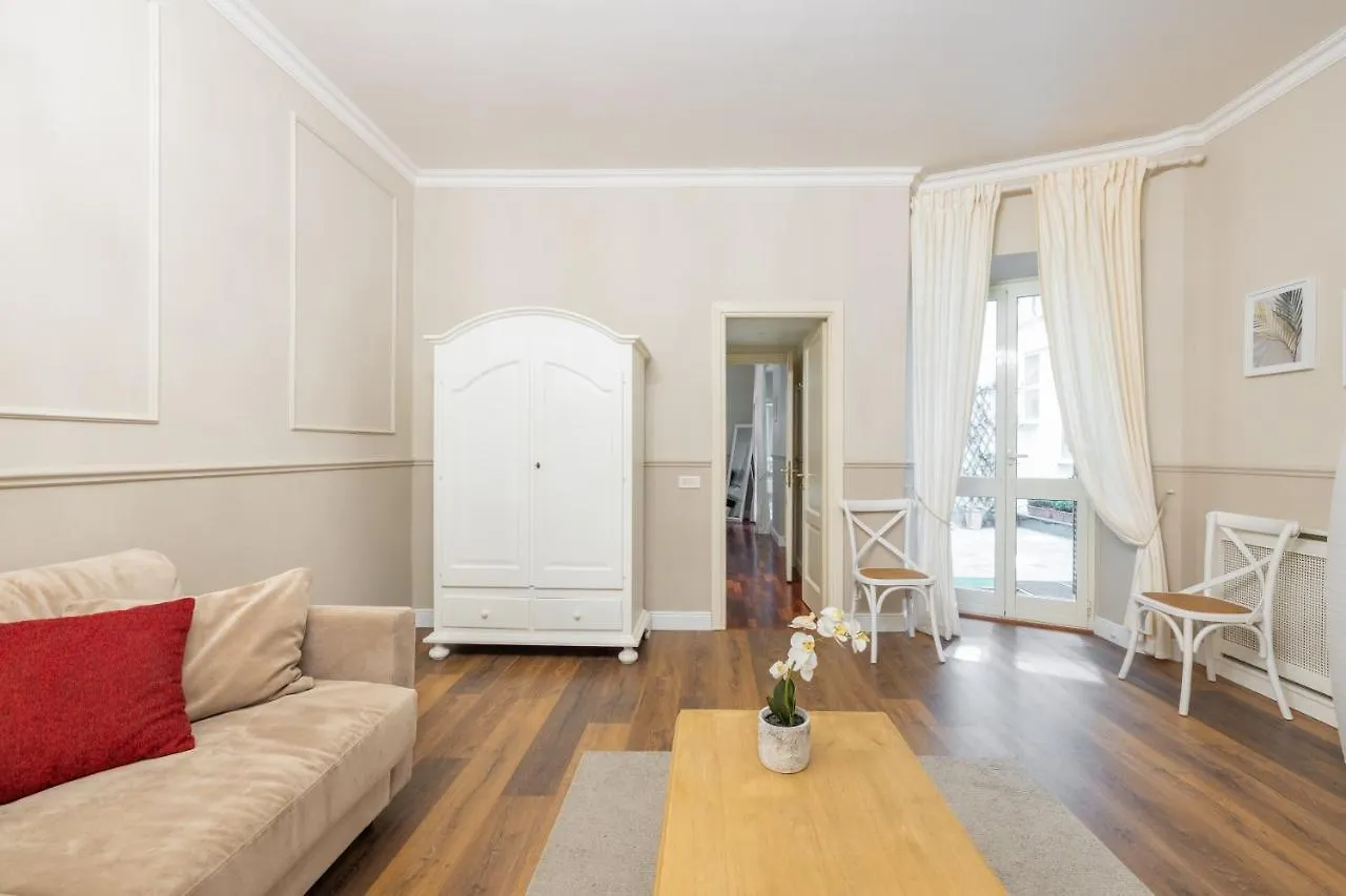 Charming Apartment With Patio A Few Steps From Colosseum